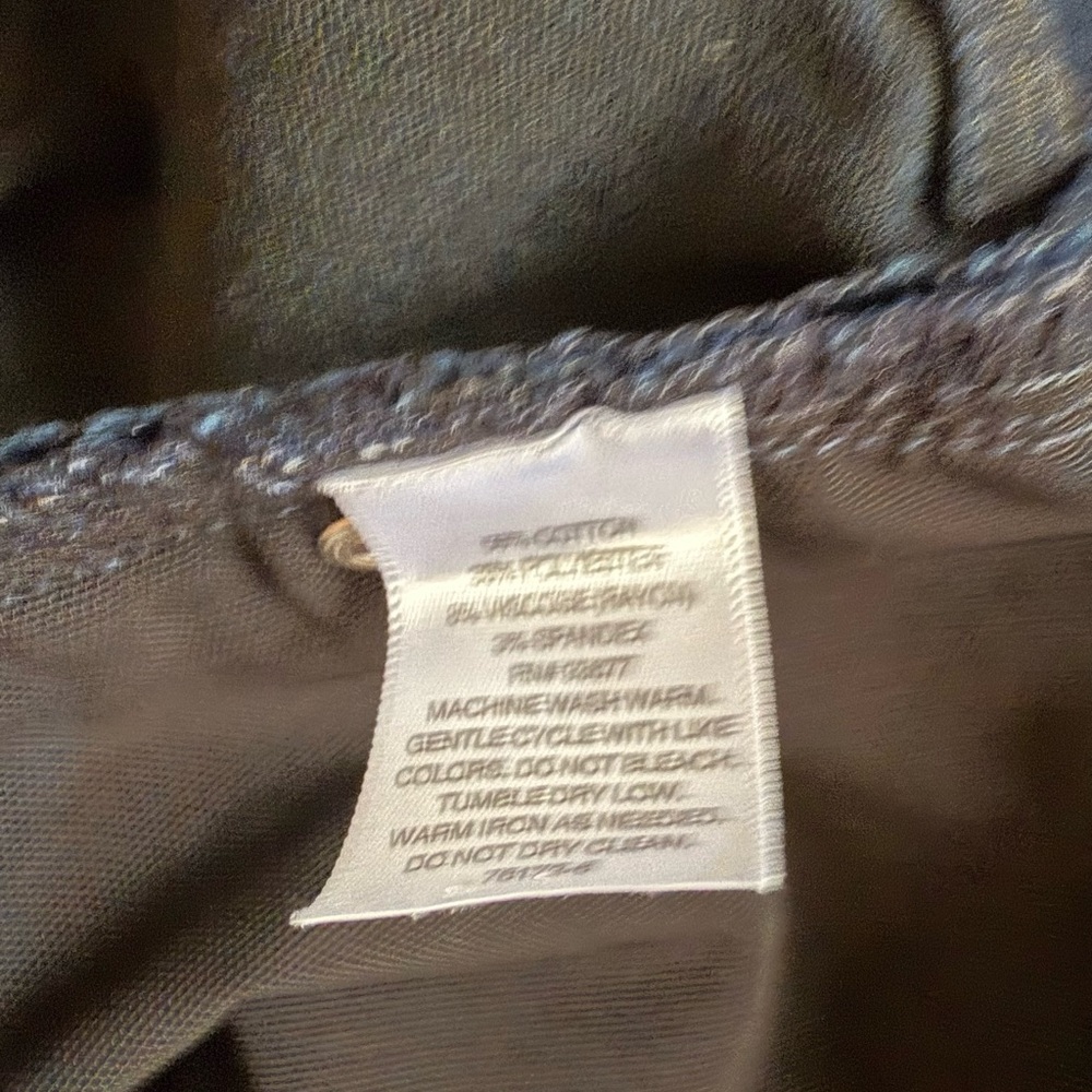 Liz Claiborne Women’s Navy Jean Shorts - Picture 5 of 5